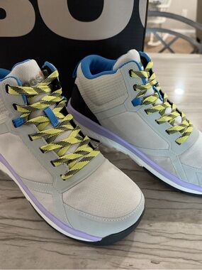 Bogs Light Gray/Tan Work Boots Box - Women's Size 10